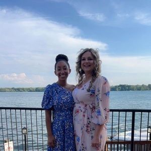 Meet your Posher, Elizabeth